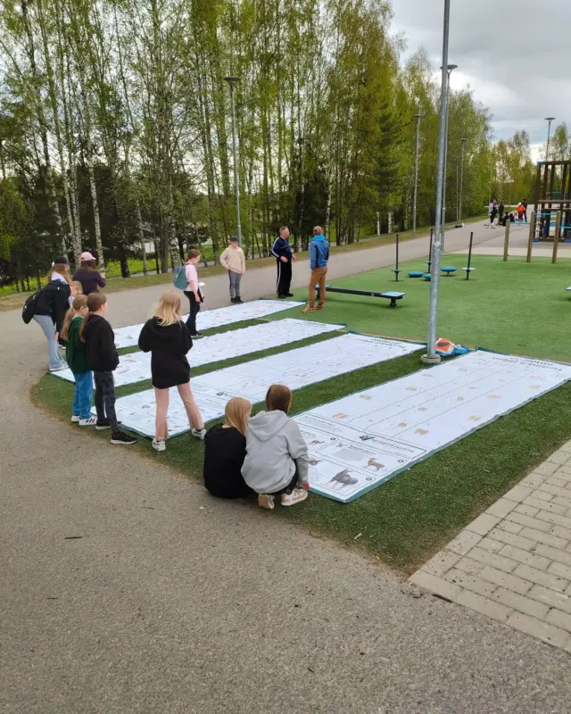 Tällä viikolla Saimaa Geoparkin varaslähtö European Geoparks week -ohjelmaan alkoi ympäristökasvatusteemalla 🌱🌼

Eilen tiistaina vierailtiin jälkimattojen kanssa Joutsenon koululla ja tänään esiteltiin Geoparkia Puumalan varhaiskasvatusryhmälle Geojumpan ja luontopiirtelyjen ohella.

#saimaageopark #europeangeoparksnetwork #egnweek #unescoglobalgeopark #lakesaimaa #ympäristökasvatus #environmentaleducation #geoparksfinland